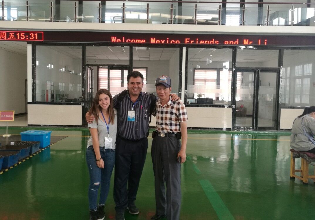 Welcome Mexican customers to visit and guide